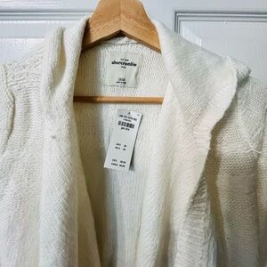 Abercrombie & Fitch Women’s Cream Sweater